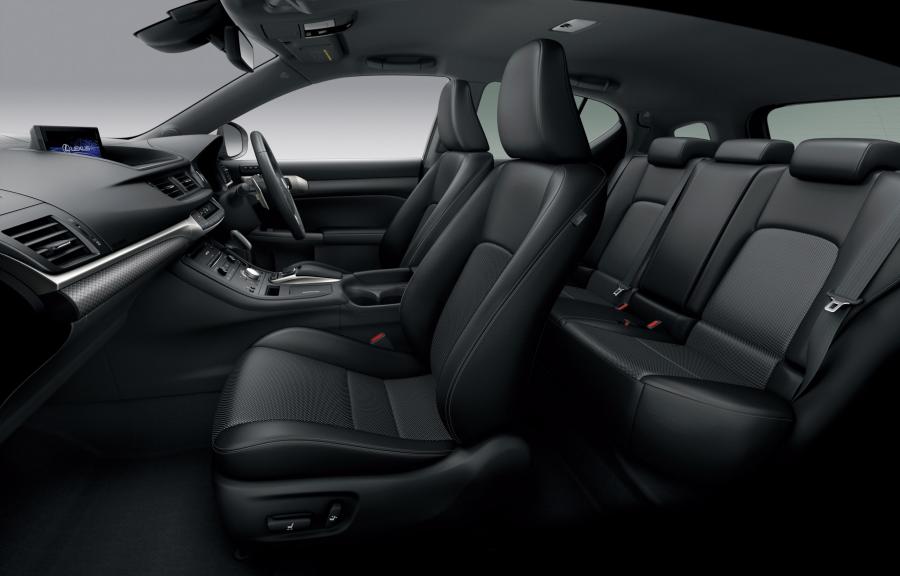 Интерьер Lexus CT200h F-Sport 2017 года  (JP) (фото 3 из 3)